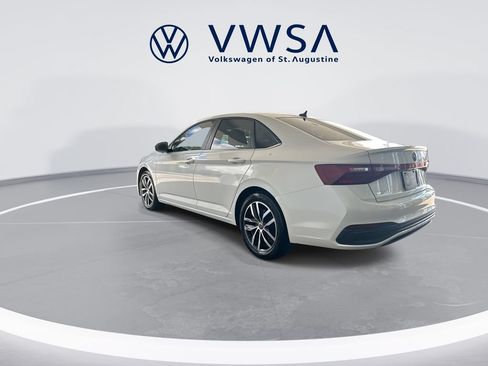 Certified 2025 Volkswagen Jetta SE FWD image 5