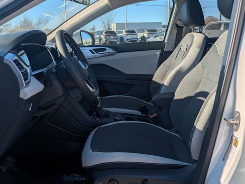 New 2026 Volkswagen Taos SE image 5