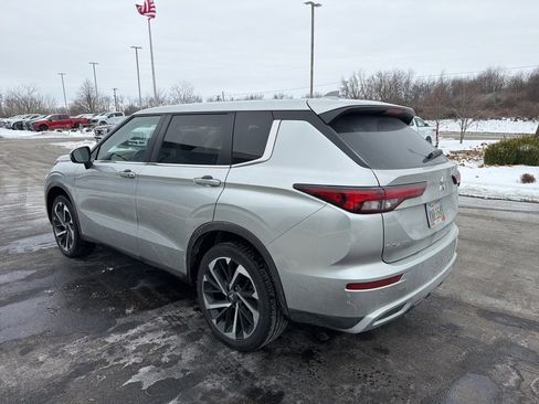 Used 2024 Mitsubishi Outlander SE image 4
