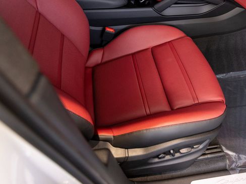 Certified 2025 Porsche Cayenne Base image 34