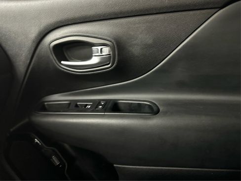 Used 2020 Jeep Renegade Altitude image 29