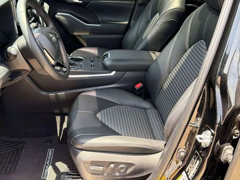 Used 2024 Toyota Highlander XSE FWD image 5
