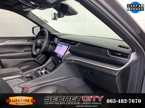 Used 2024 Jeep Grand Cherokee L Limited w/ Luxury Tech Group II image 32