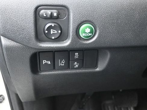 Used 2017 Honda Pilot Touring image 19