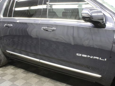 Used 2025 GMC Yukon XL Denali AWD/4WD image 40