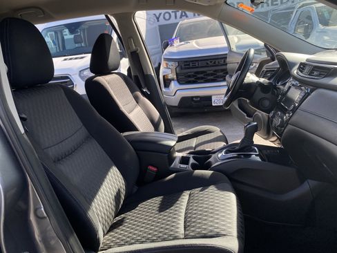 Used 2020 Nissan Rogue SV w/ Premium Package image 21