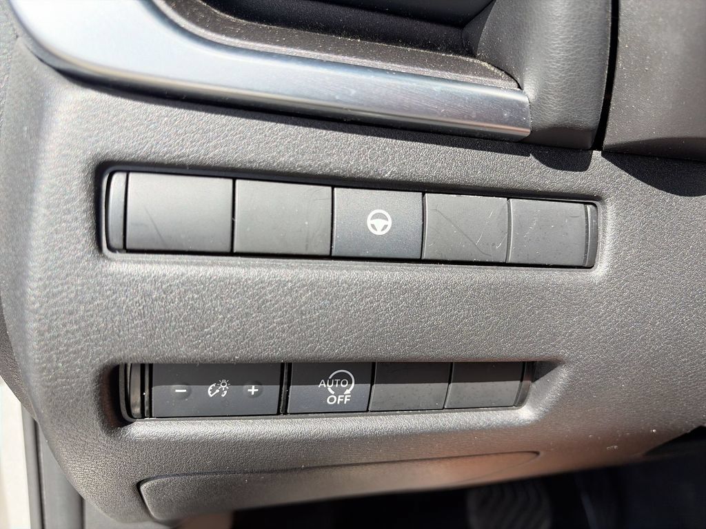 Used 2023 Nissan Rogue SV AWD/4WD image 24