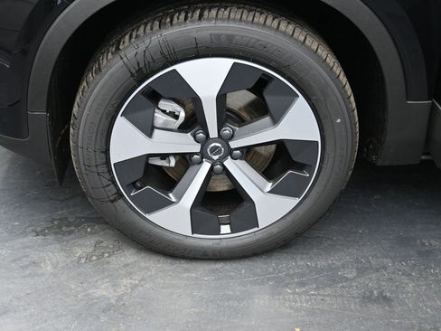 New 2025 Volvo XC40 B5 Core w/ Protection Package Premier image 9