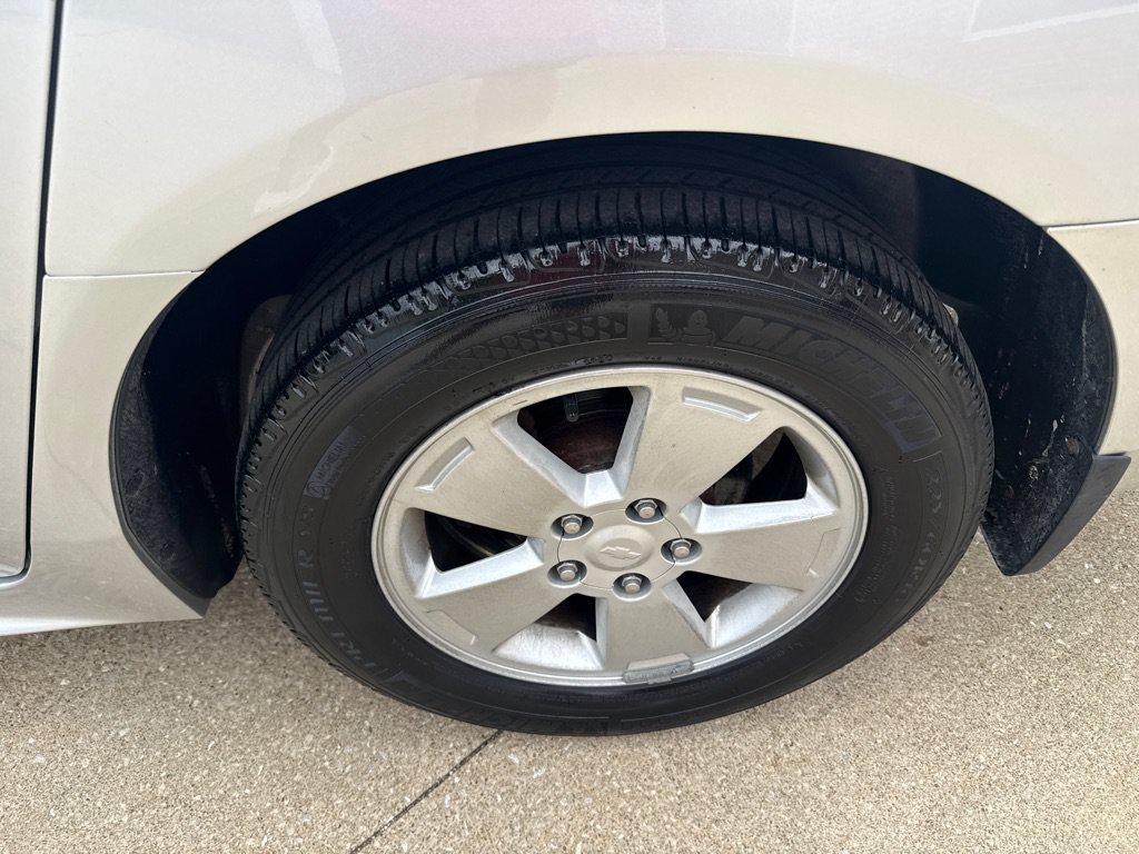 Used 2009 Chevrolet Impala LT w/ Luxury Edition Package FWD image 17