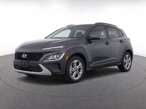 Used 2023 Hyundai Kona SEL FWD image 2