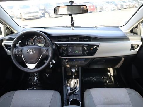 Used 2015 Toyota Corolla LE image 12