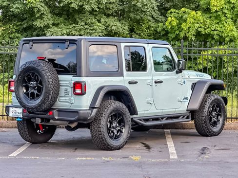 Used 2024 Jeep Wrangler Unlimited AWD/4WD image 3