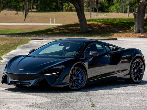 Used 2023 McLaren Artura image 10