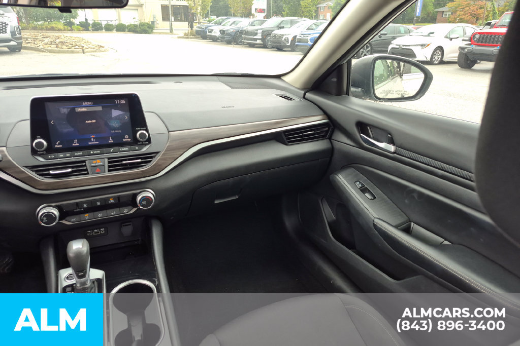 Used 2024 Nissan Altima 2.5 SV FWD image 23