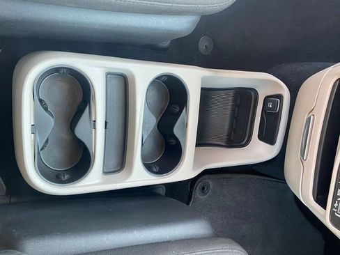 Used 2023 Chrysler Voyager LX FWD image 19