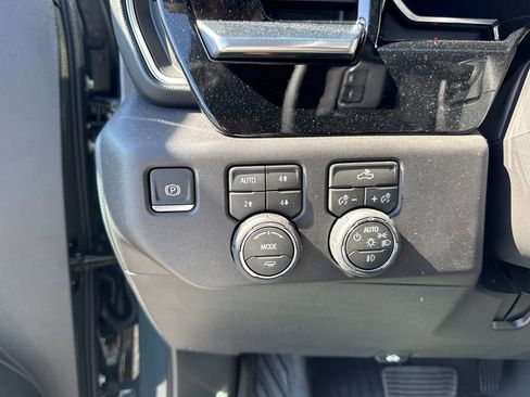 Used 2026 Chevrolet Silverado 1500 LT Trail Boss w/ Convenience Package II AWD/4WD image 16