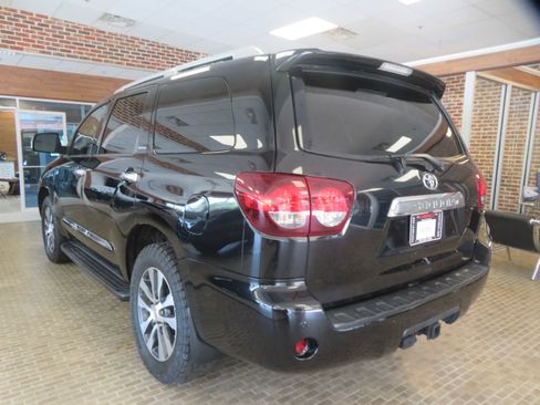 Used 2018 Toyota Sequoia Limited w/ Safety & Convenience Package AWD/4WD image 6