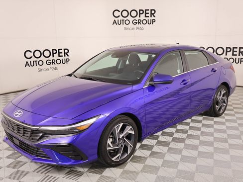 Certified 2025 Hyundai Elantra SEL image 11