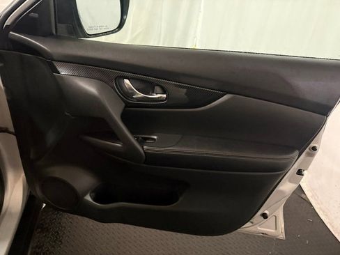 Used 2017 Nissan Rogue SL w/ SL Premium Package image 32