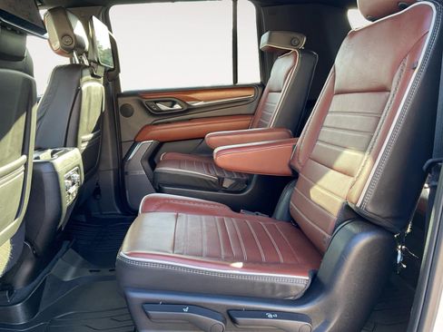 Used 2024 GMC Yukon XL Denali Ultimate w/ LPO, Floor Liner Package AWD/4WD image 13