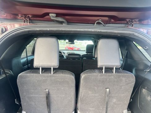 Used 2019 Ford Explorer XLT w/ Equipment Group 202A FWD image 9