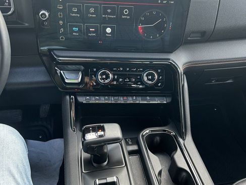 Used 2024 GMC Sierra 1500 AT4 w/ Technology Package AWD/4WD image 8