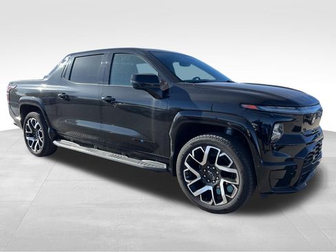 Used 2024 Chevrolet Silverado EV RST AWD/4WD image 3