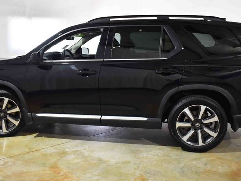 Used 2023 Honda Pilot Touring image 6