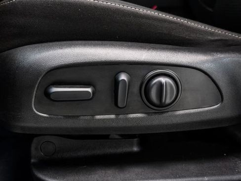 Used 2021 GMC Acadia SLE w/ Driver Convenience Package FWD image 7