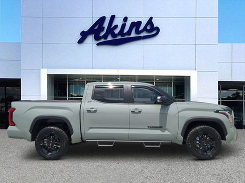 Used 2025 Toyota Tundra SR5 w/ SR5 Premium Package AWD/4WD image 1