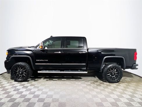 Used 2019 GMC Sierra 2500 Denali w/ Duramax Plus Package image 5