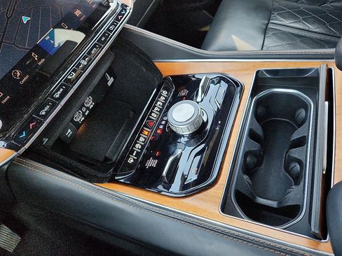 Used 2024 Jeep Grand Wagoneer L Series III image 11