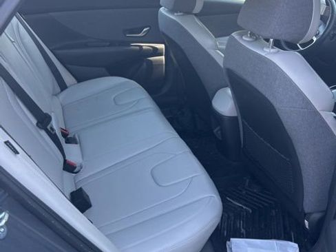 Used 2024 Hyundai Elantra Limited image 9