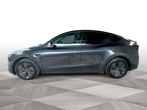 Used 2026 Tesla Model Y AWD image 5