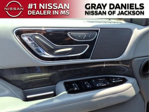 Used 2019 Lincoln Navigator L Select RWD image 12