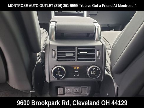 New 2025 Land Rover Discovery Dynamic SE image 11