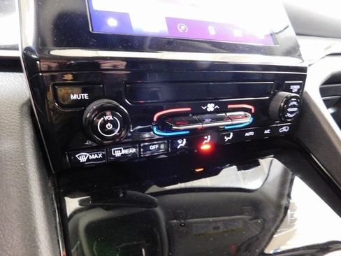 Used 2022 Jeep Grand Cherokee Laredo image 25