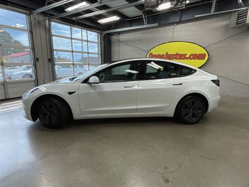 Used 2023 Tesla Model 3 Standard Range RWD image 2