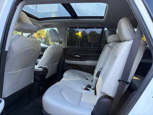 Used 2024 Toyota Grand Highlander AWD image 8