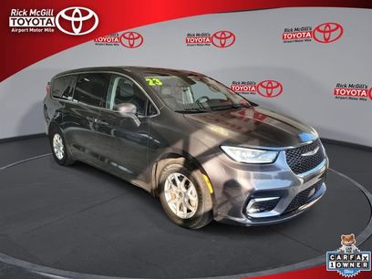 Used 2023 Chrysler Pacifica Touring-L