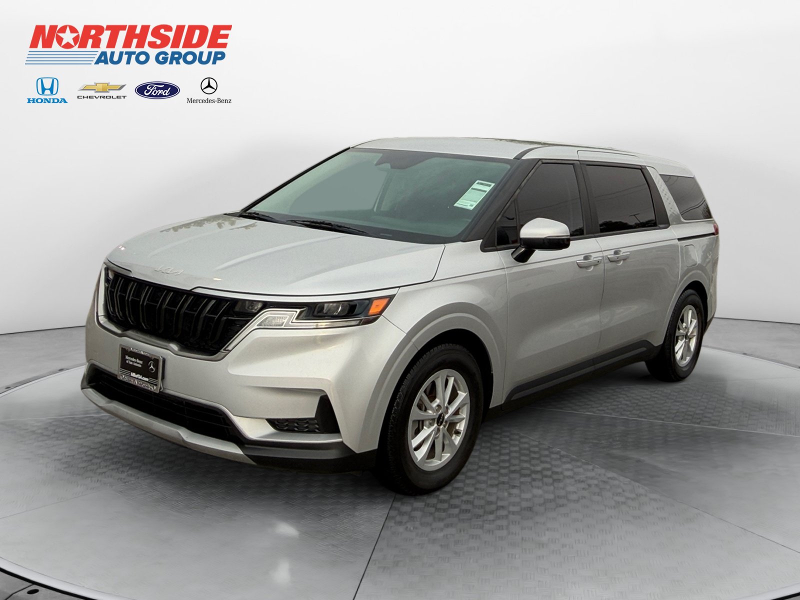 Used 2023 Kia Carnival LX FWD image 3