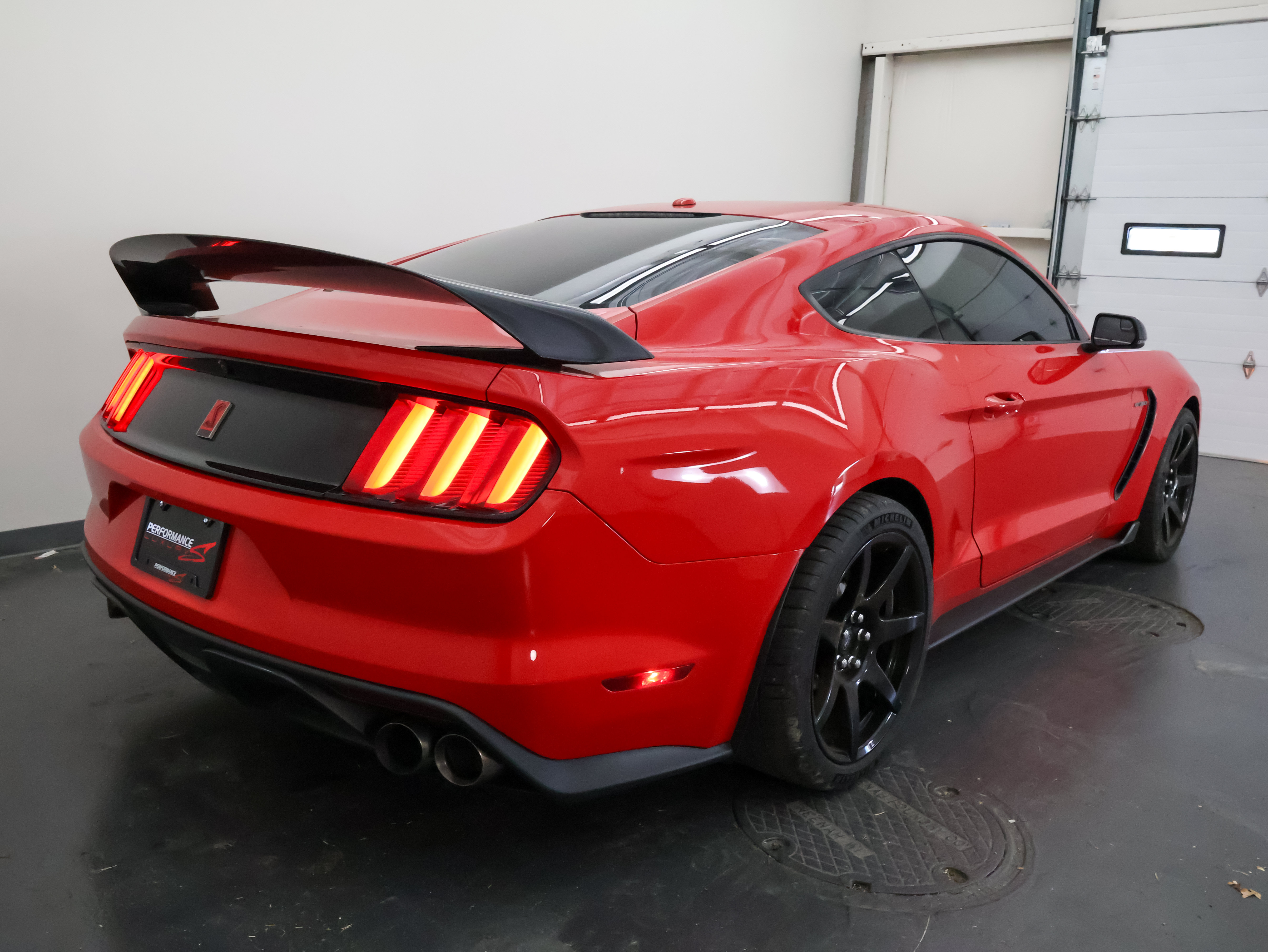 Used 2017 Ford Mustang Shelby GT350R w/ GT350R Equipment Group 920A RWD image 3