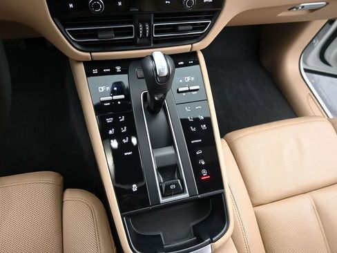 Certified 2022 Porsche Macan image 27