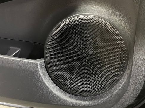 Used 2019 Nissan Kicks FWD image 14