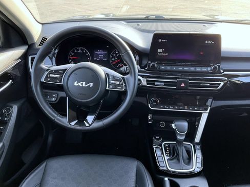 Used 2022 Kia Seltos EX AWD/4WD image 16