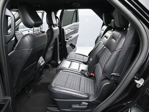 Used 2025 Ford Explorer ST-Line w/ ST-Line Street Pack AWD/4WD image 10