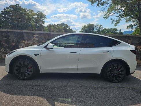 Used 2023 Tesla Model Y Performance AWD/4WD image 8