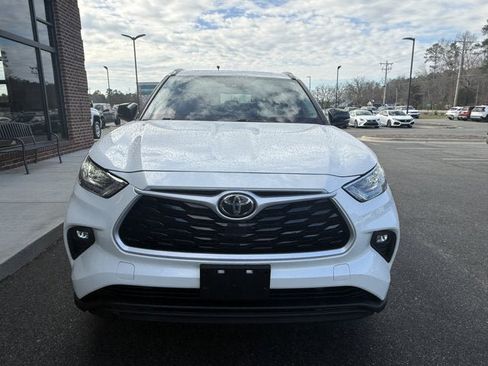 Used 2020 Toyota Highlander XLE image 9