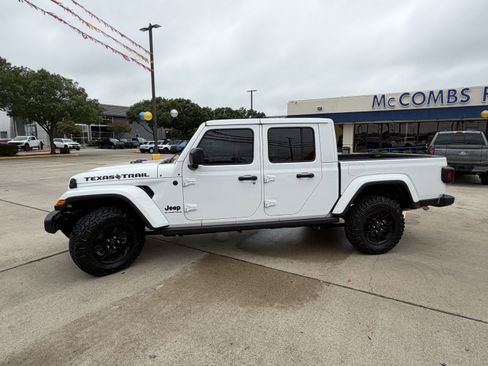 Used 2024 Jeep Gladiator Sport AWD/4WD image 11