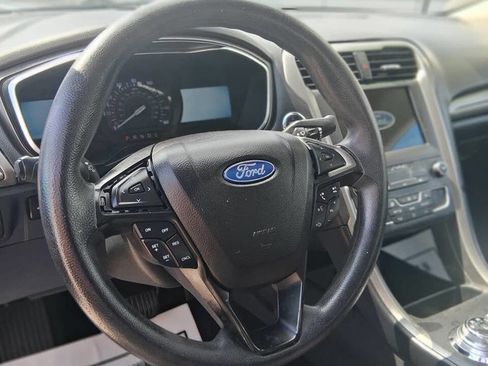 Used 2020 Ford Fusion SE image 10